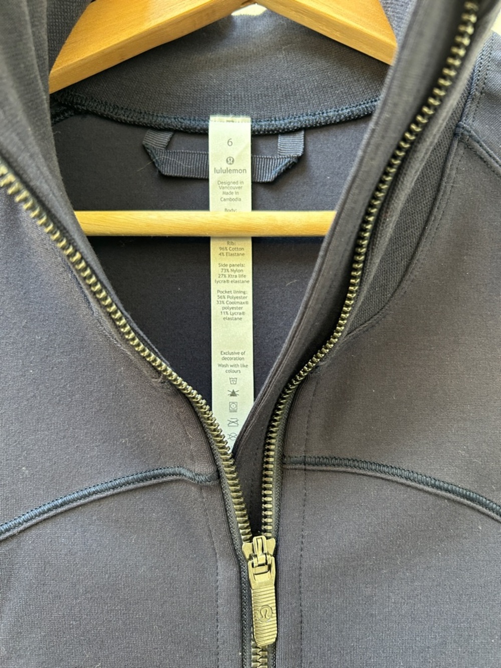 Lululemon Athletica Cover Your Tracks Jacket Size 6- Like New - Picture 4 of 9